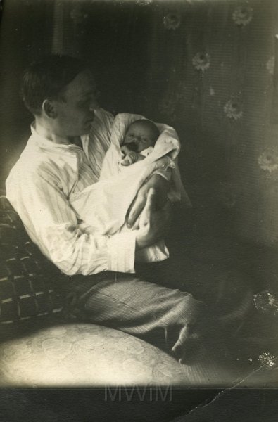 KKE 4174-9.jpg - Eugeniusz tuż po urodzeniu z ojcem Włodzimierzem Zabagońskim, Kowno, 1927 r.